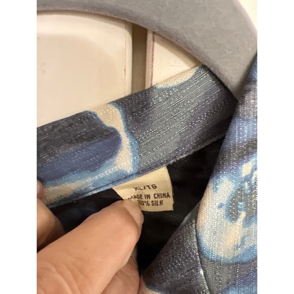 Tommy Bahama size XL silk button down shirt - Picture 3 of 3